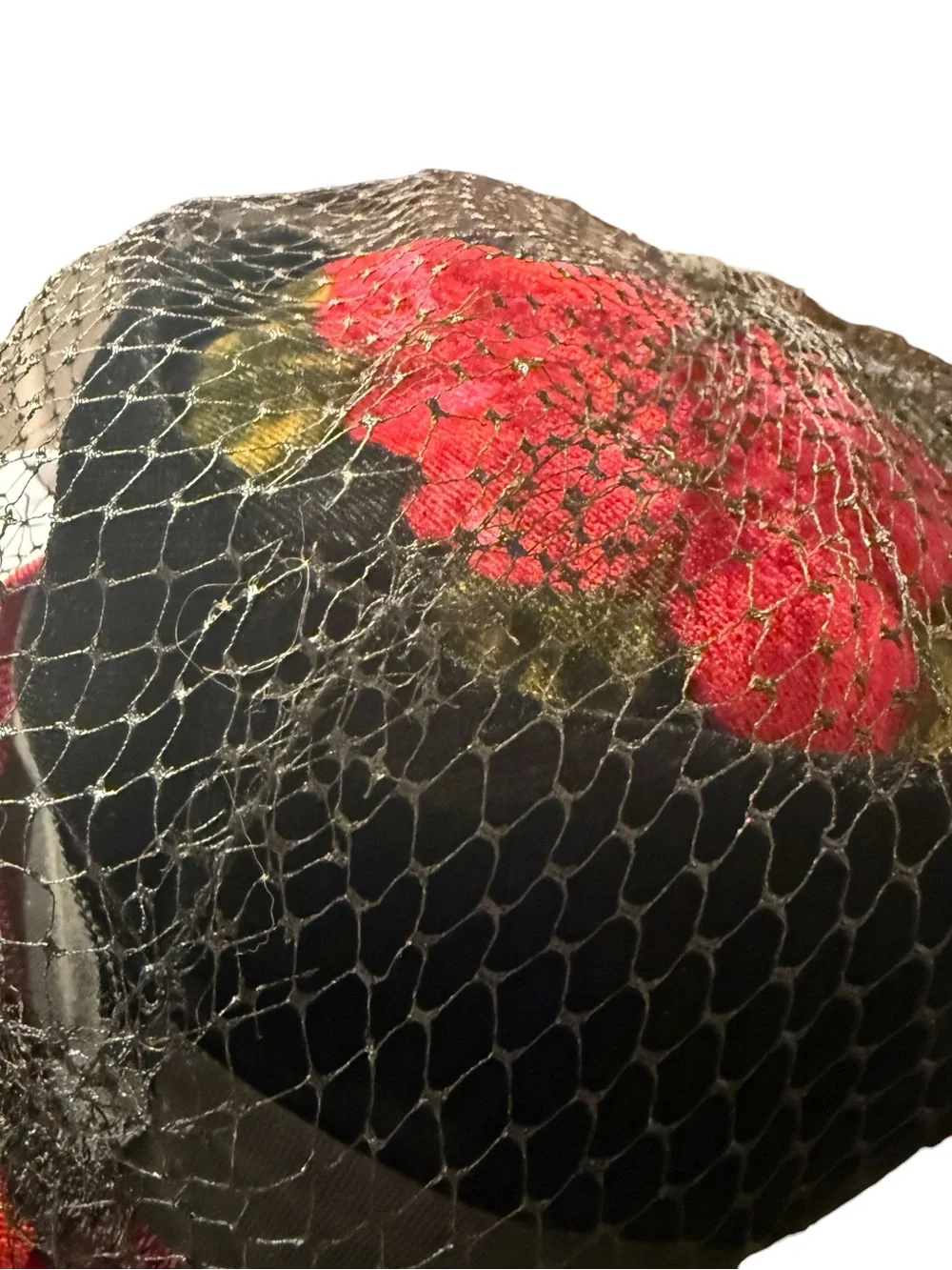 Black Velvet Cloche Hat w/ Veil- Union Made- Size 6- 1960s-70s- Flapper Revival - Picture 6 of 7